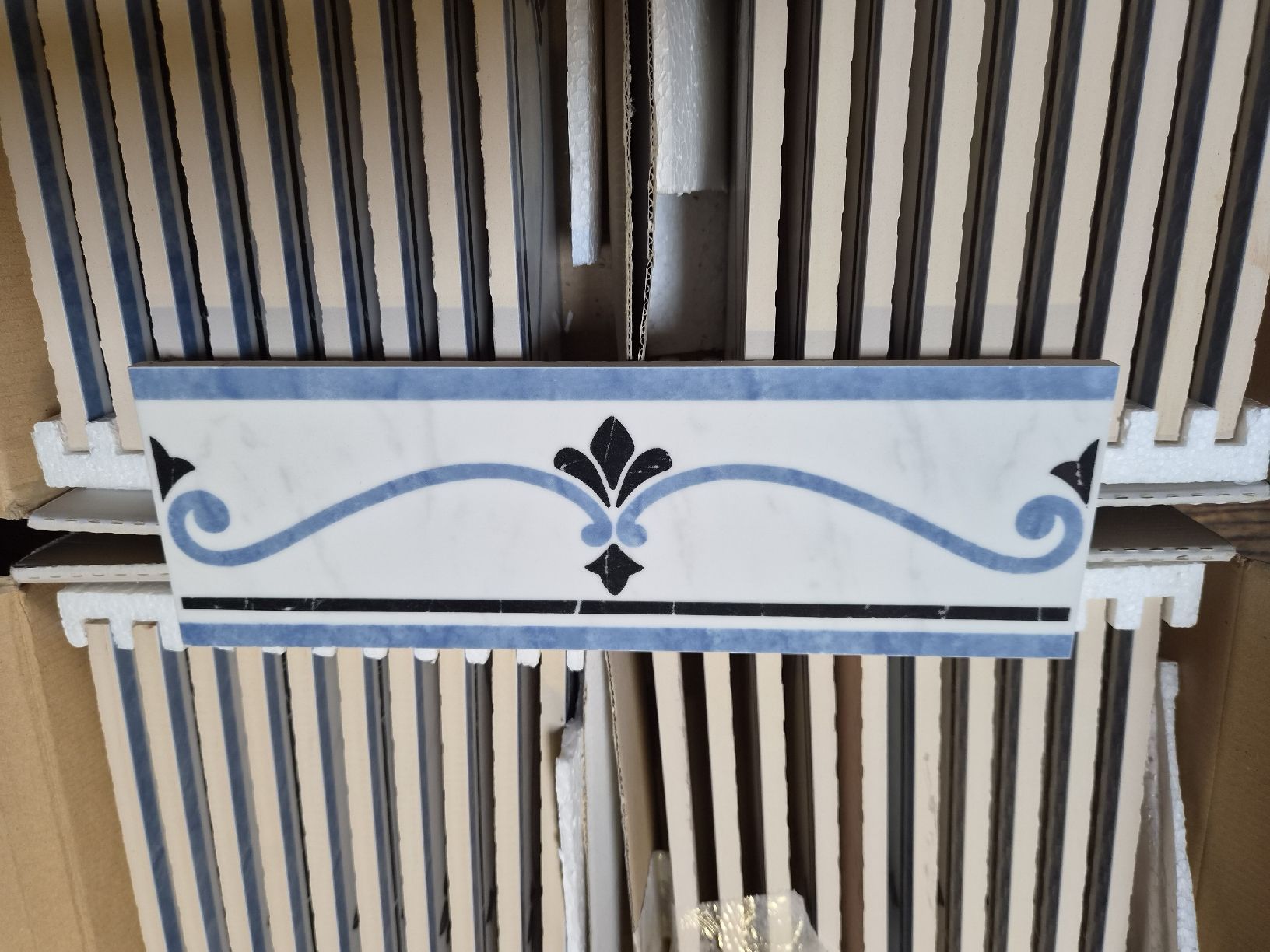 Plateaux: Kacheln – Neuf (Voir description) à Basel par luc_jd7s