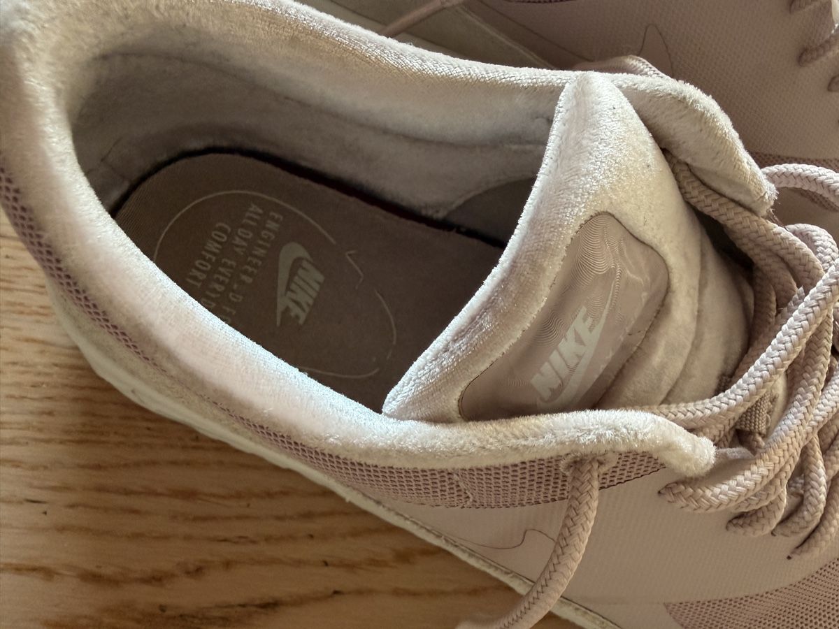 Nike Scarpe da donna: Nike Sneakers Gr. 40 – Usato da Rafz venduto da Schnaeppchen56 4