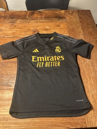 Real Madrid Trikot 23/24 mit Bellingham aufdruck