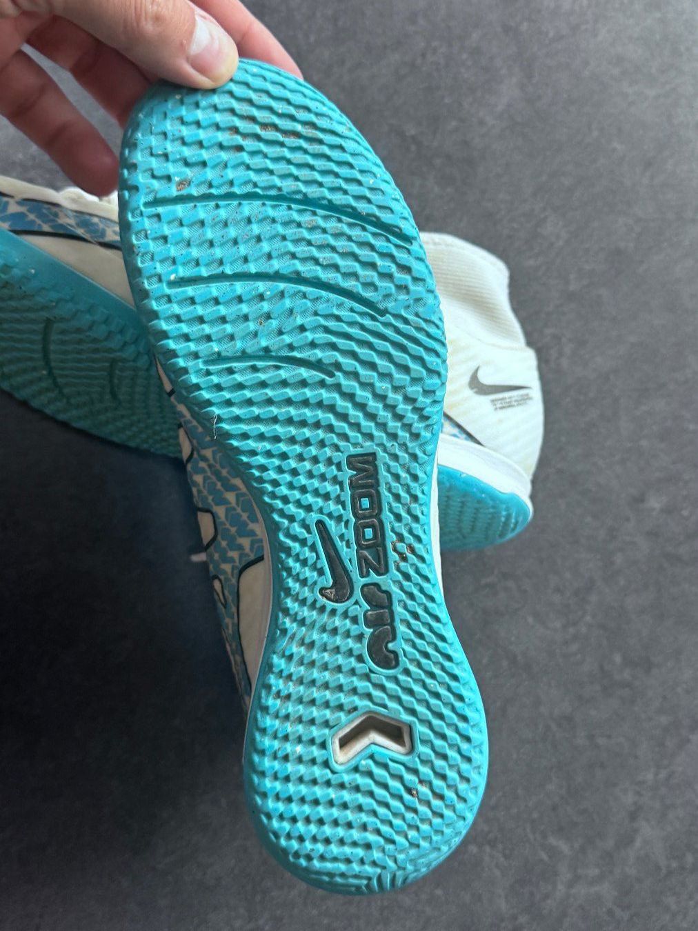 Nike Chaussures hommes: Nike Hallenschuh, Air Zoom, Gr. 39 – D'occasion à Baar par qsi2005 1