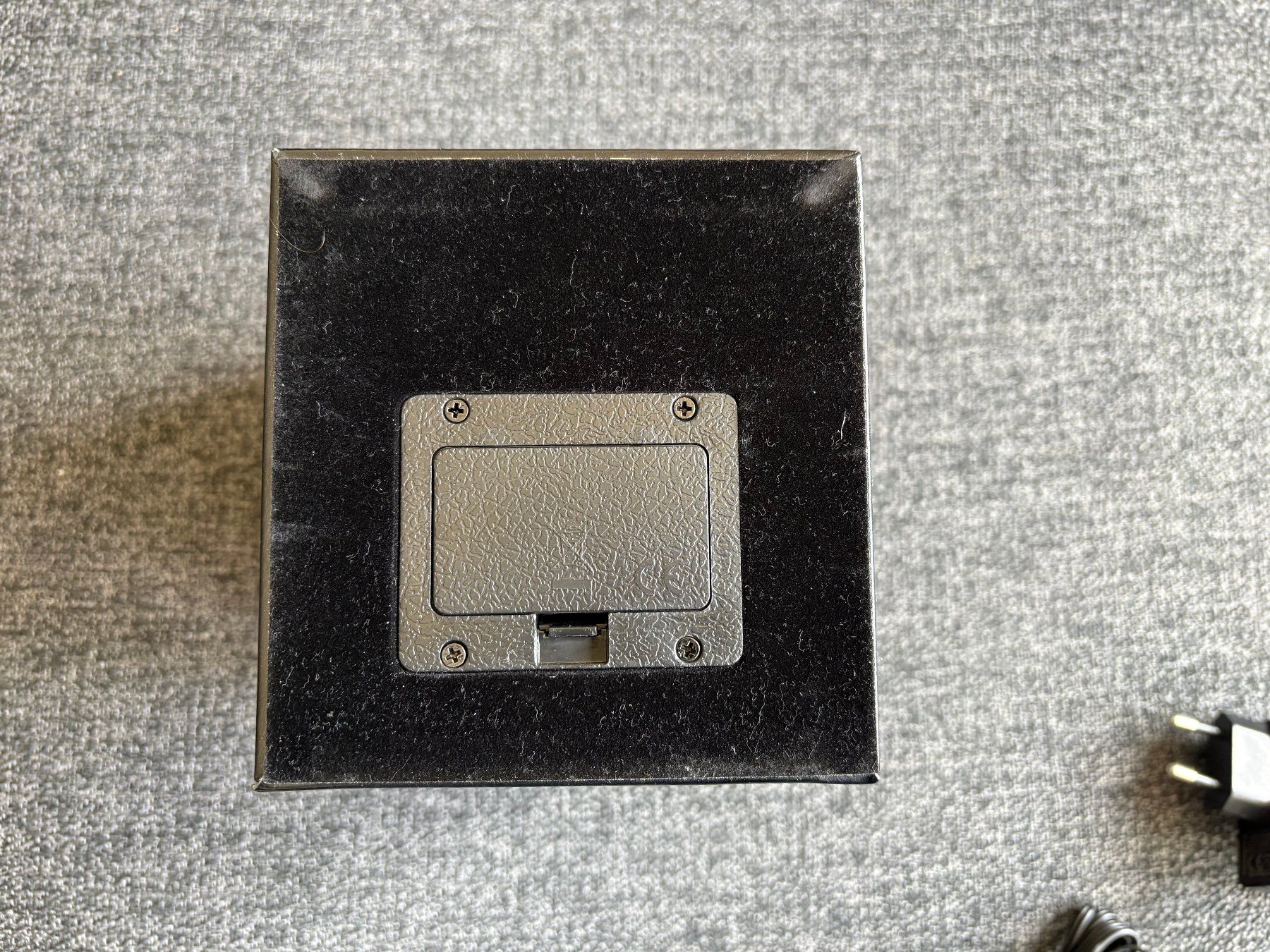 Cofanetto carica e porta orologi: Automatischer Uhrenbeweger Wechselstromadapter oder batterie – Usato da Basel venduto da h4w_h5bq 1