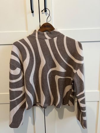 Trendiger Pullover mit Zebra-Muster, Grösse XS