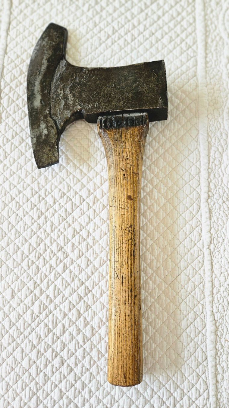 Tous les outils: Antike Axt, Metzerbeil Doppelaxt Fleischerbeil – D'occasion à Gossau ZH par Goes05