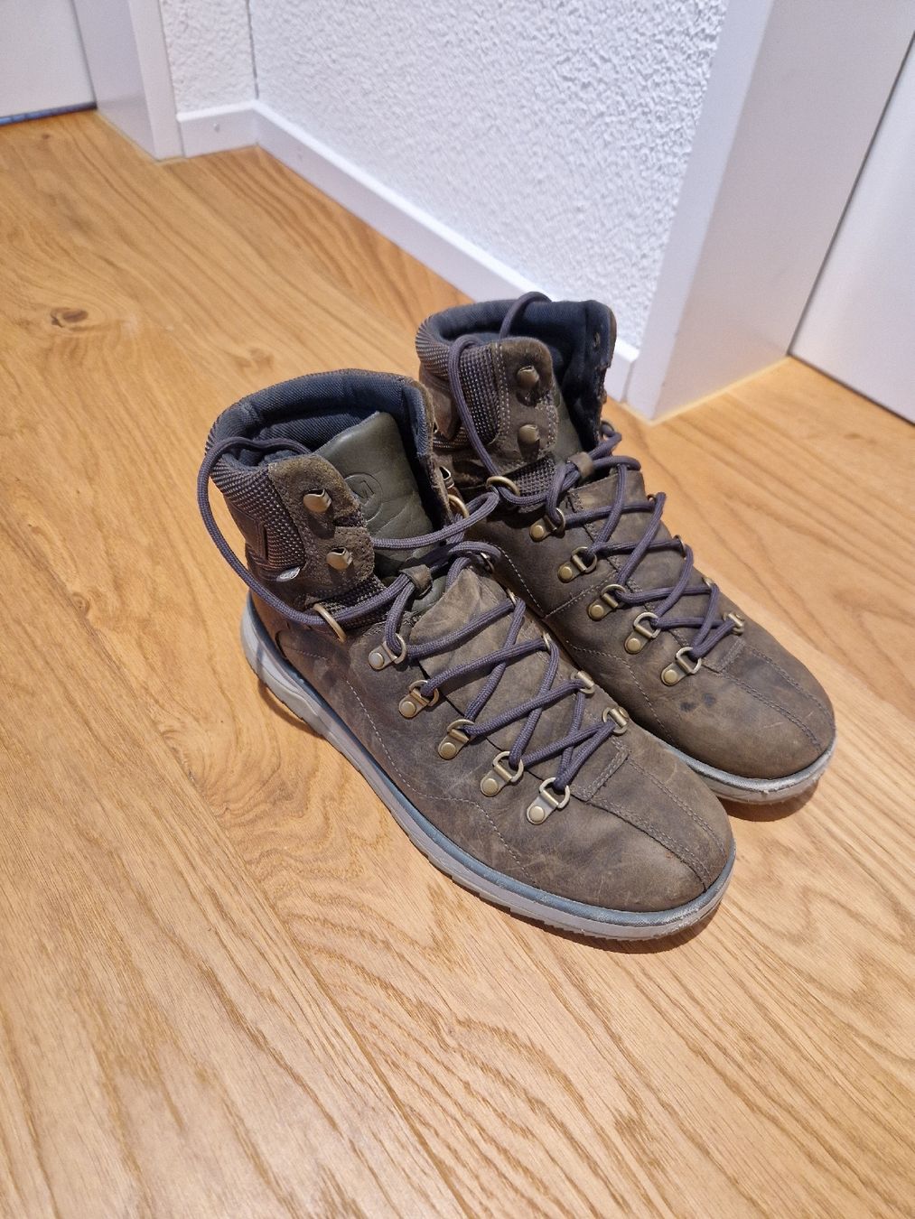 Merrell Scarpe da uomo: Robuste Merrell Herbst- /Winterschuhe Gr. 43.5 – Usato da St. Gallenkappel venduto da Kevinofski