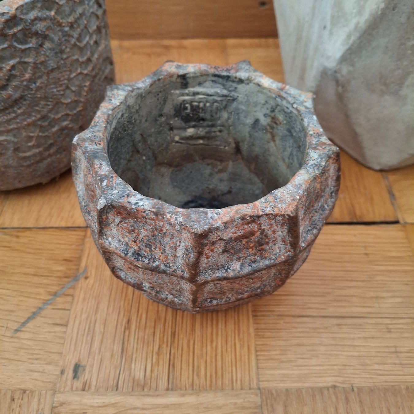 PTMD Vasi per fiori: Lot 46 cache pot PTMD – Usato da Neuchâtel venduto da Rochawood 1