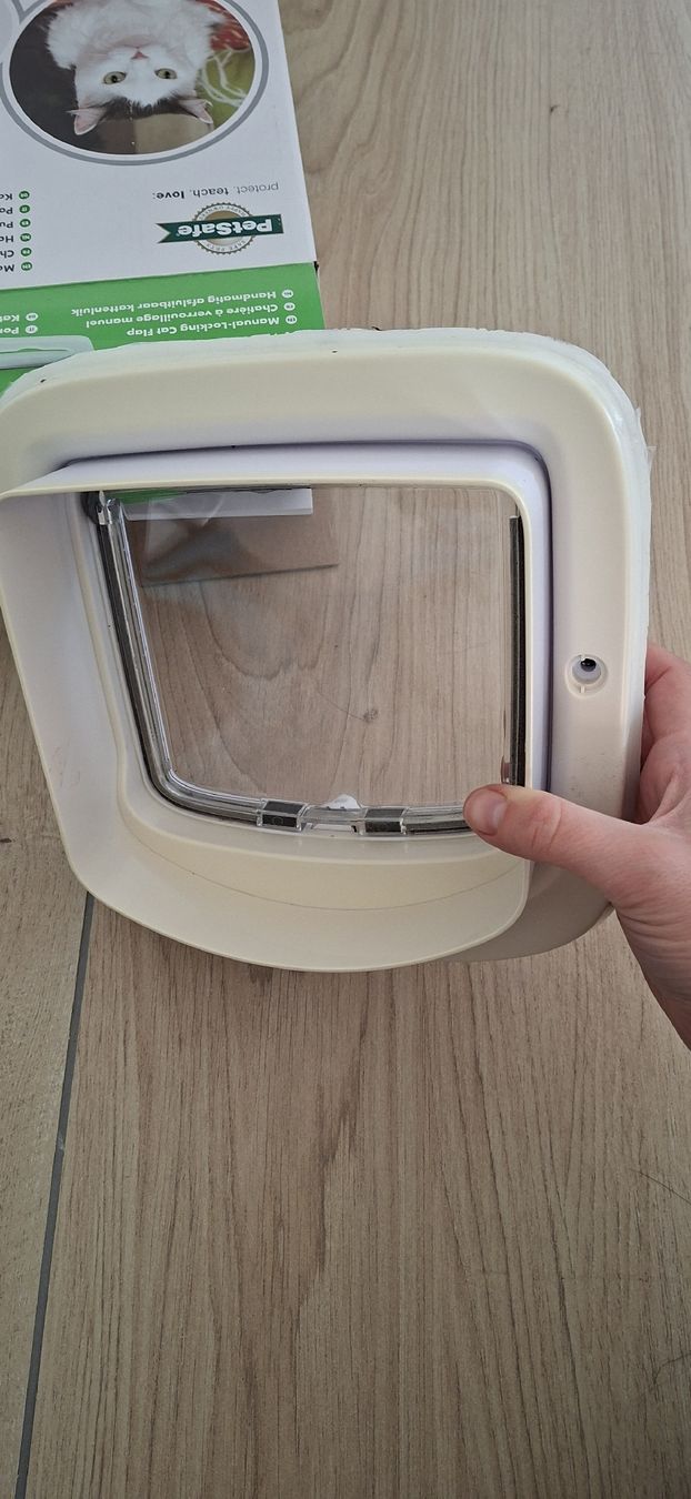 Gattaiole: PetSafe Katzenklappe 4-Wege-Verschluss – Usato da Nennigkofen venduto da c_m 5