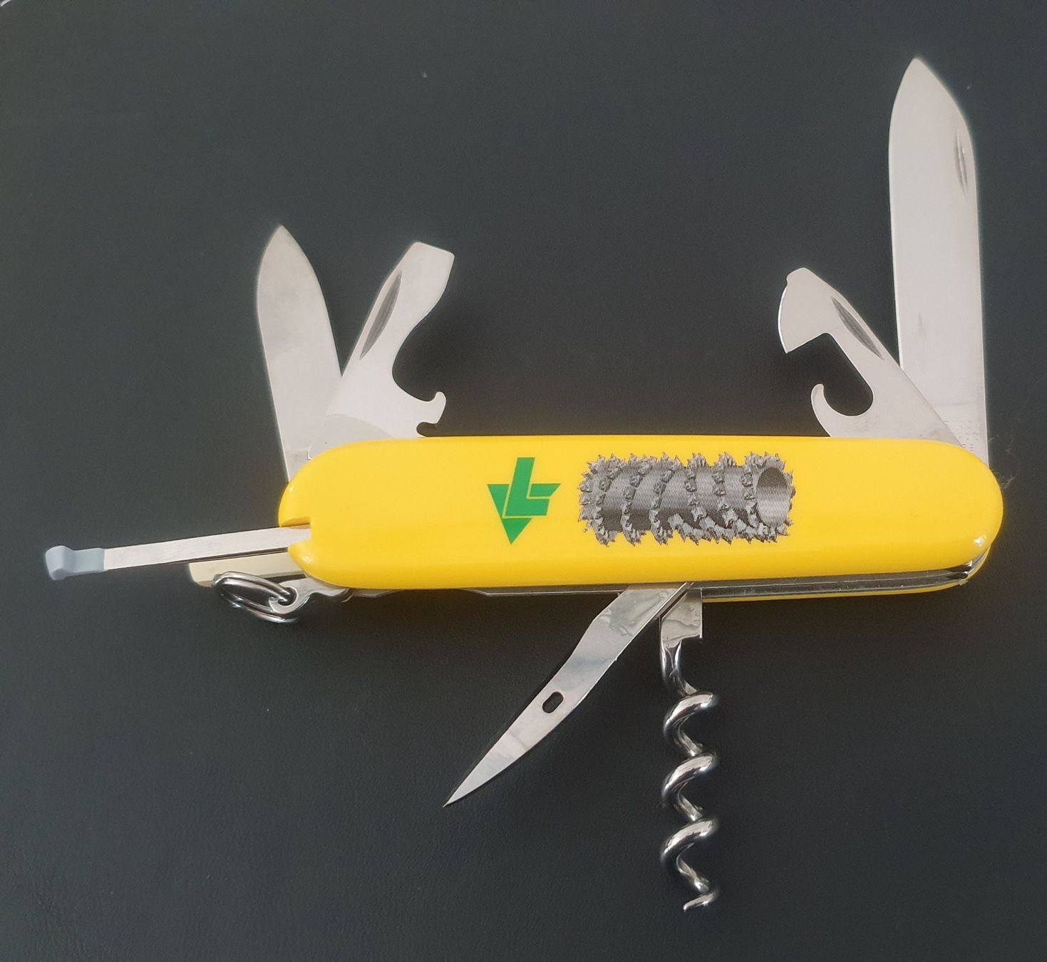 Victorinox Coltelli tascabile: 4 Victorinox Sackmesser mit Logo – Nuovo (secondo la descrizione) da Härkingen venduto da MarianneSi 3