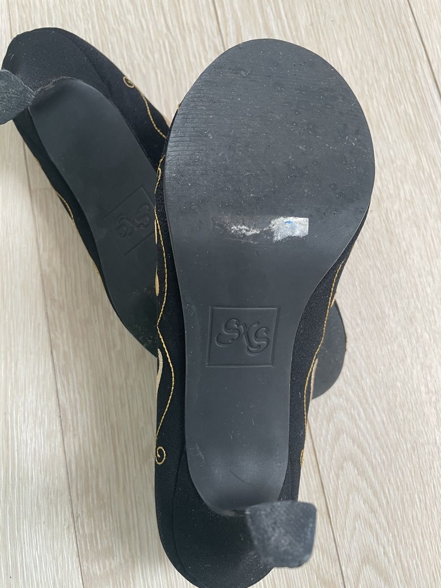 Scarpe da donna: Unique Elegant Embroidered Heels, SX Collection, Size 5.5 – Nuovo (secondo la descrizione) da Oberwil BL venduto da Stellochkas 2