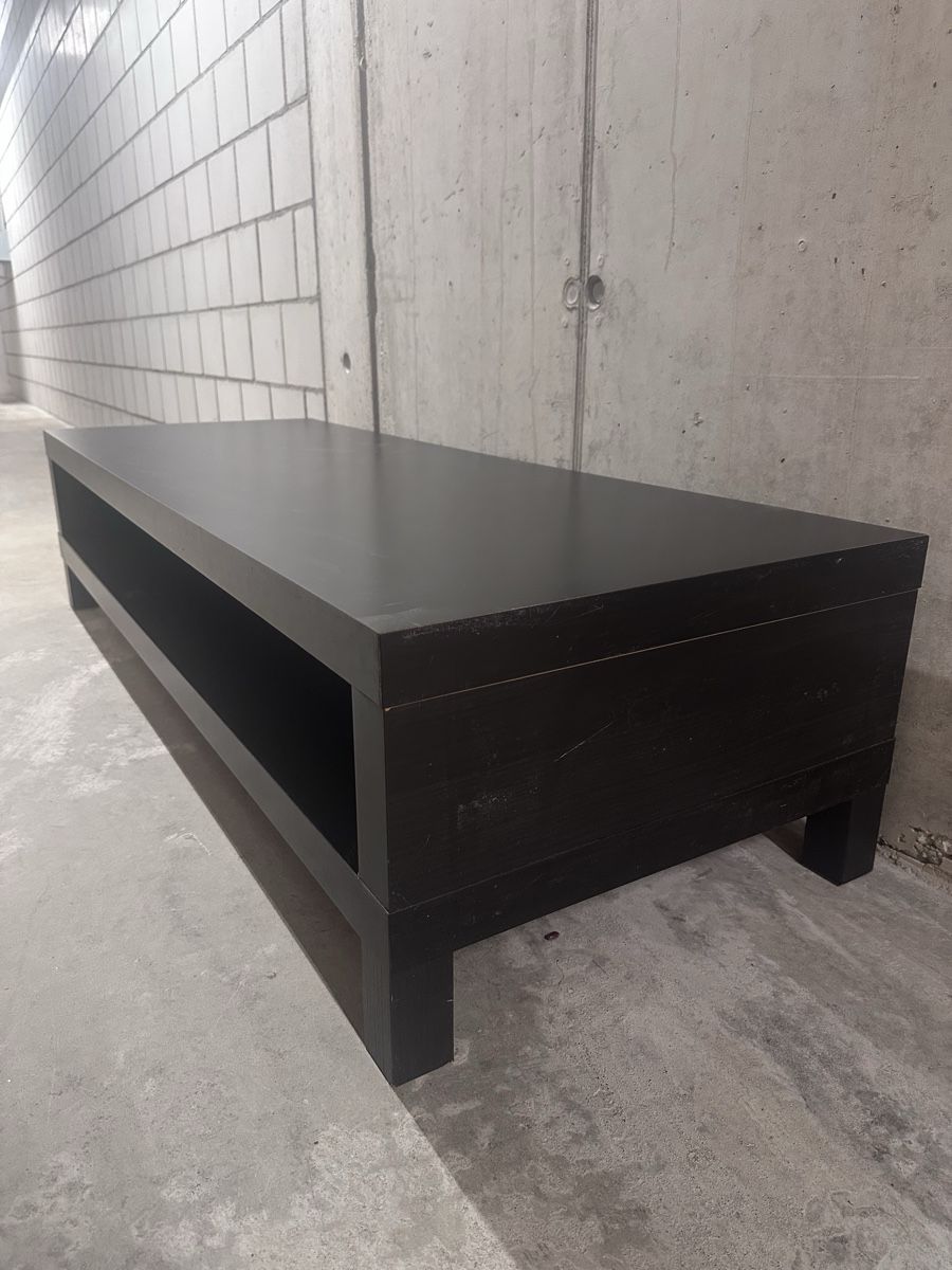 Meubles TV: TV Lowboard schwarz dunkles Holz mit Ablage – D'occasion à Ried b. Kerzers par SebastianAlexx