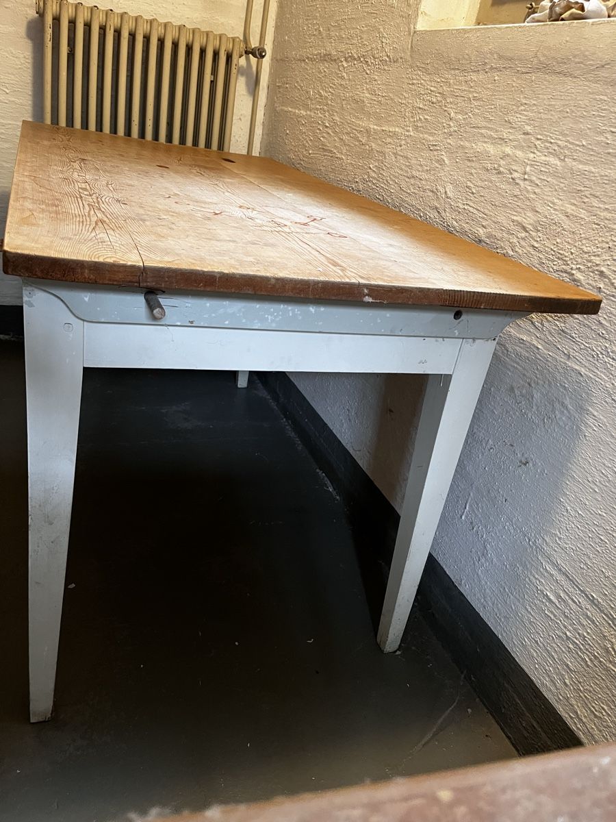 Tavoli: Vintage Tisch Arbeits- oder Küchentisch – Usato da Sirnach venduto da Gozogo 2