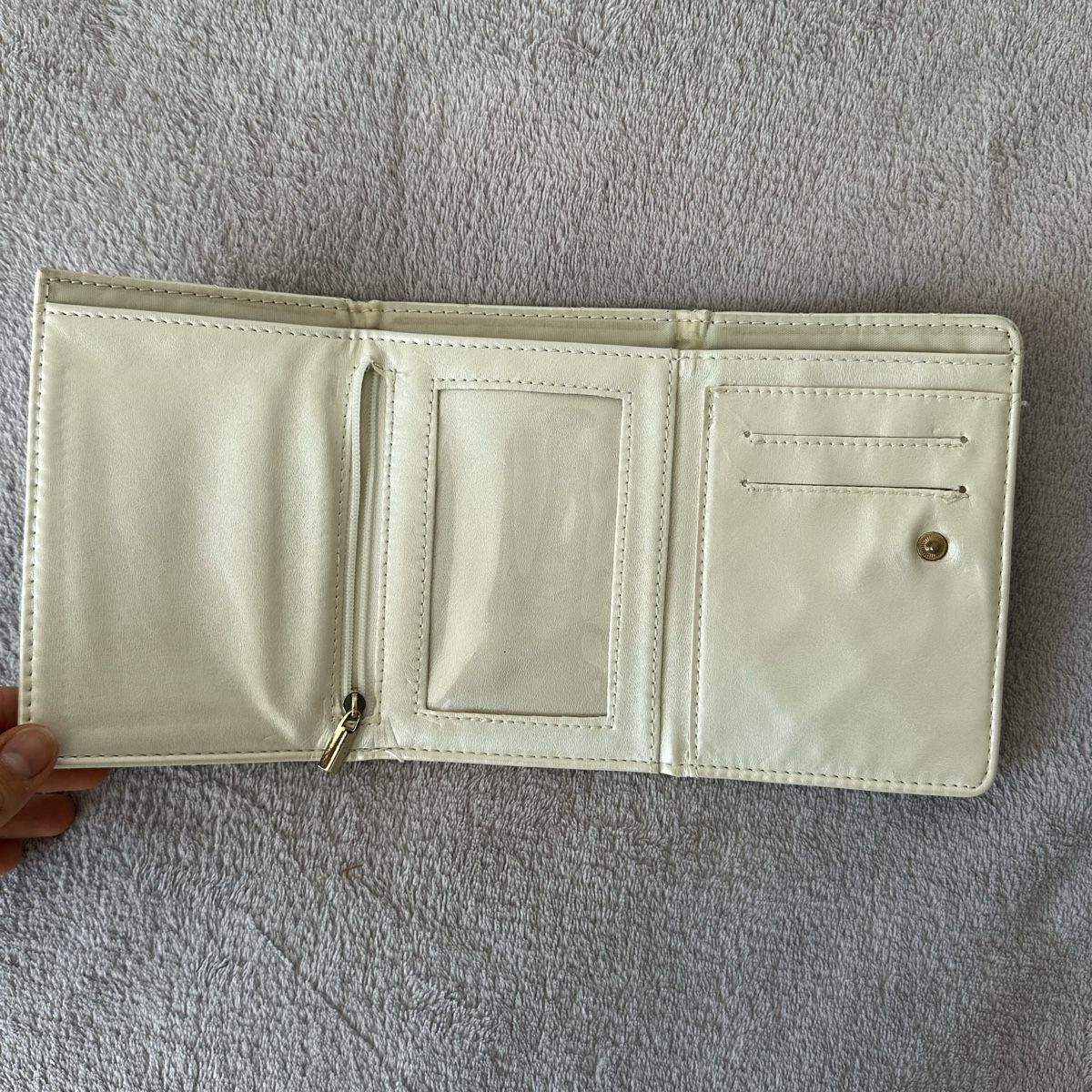 Hello Kitty Portemonnaie: Portefeuille Hello Kitty Vintage Sanrio – Gebraucht aus Givisiez von dor_xb9k 2
