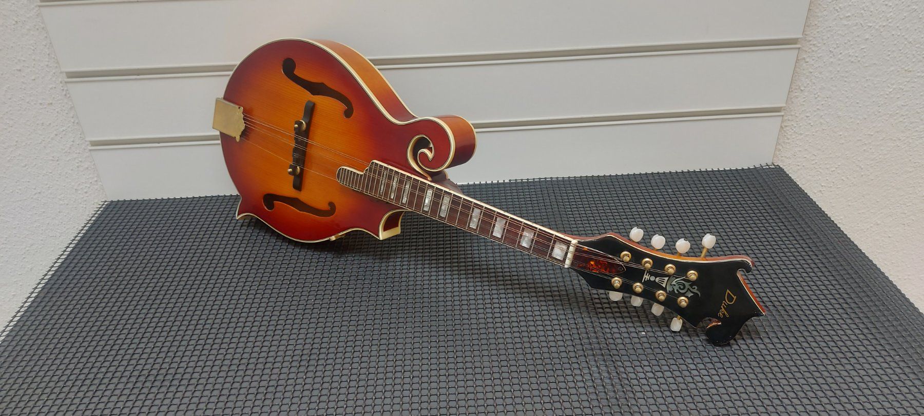 Strumenti musicali: Duke Mandoline F-Style – Usato da Glattbrugg venduto da Swissmusik