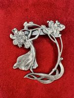 Antike Jugendstil Brosche Frau & Blumen Alphonse Mucha Stil