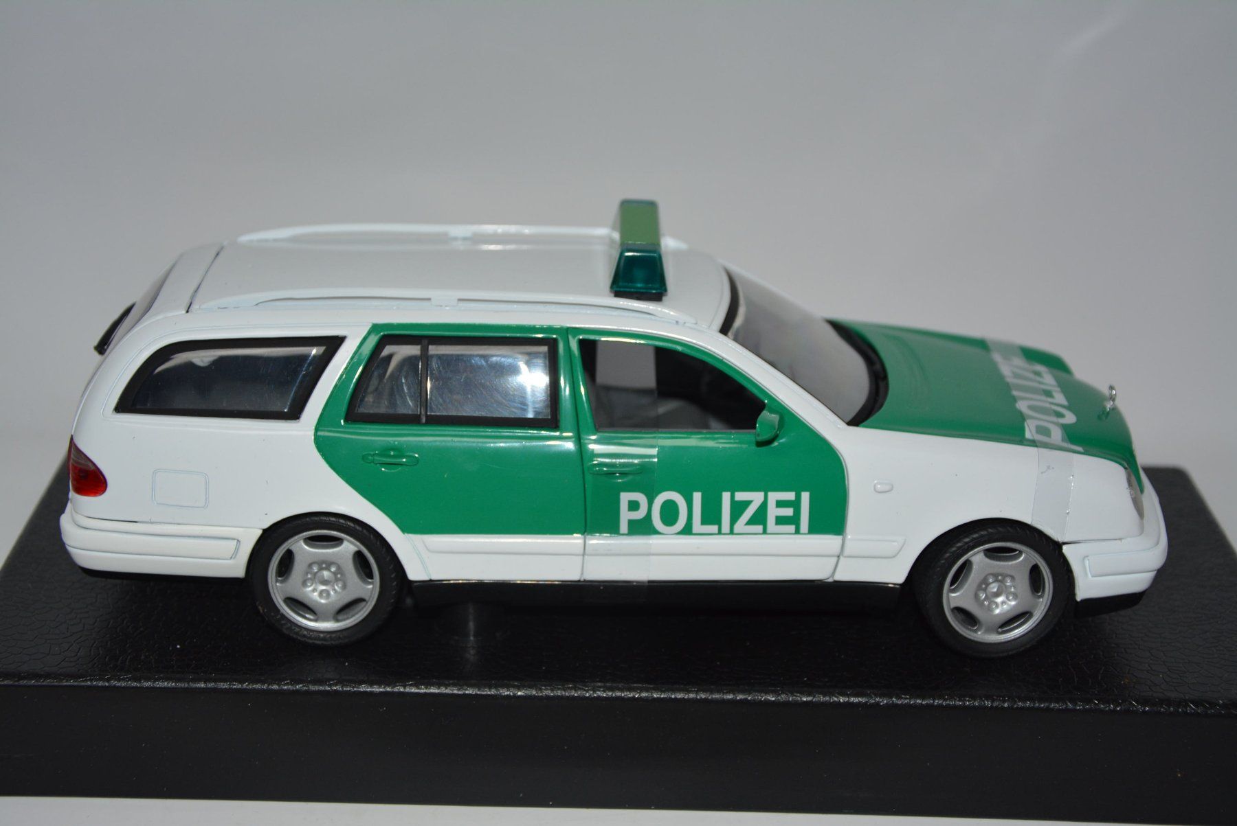 Mercedes-Benz Modellini d'auto: Mercedes-Benz E-Class Touring Polizei , Anson , 1:18 – Nuovo e nell'imballaggio originale da Goldach venduto da Feivel9 4