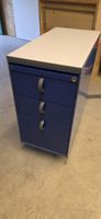 Blauer Rollcontainer mit 4 Schubladen Schlüssel fehlt