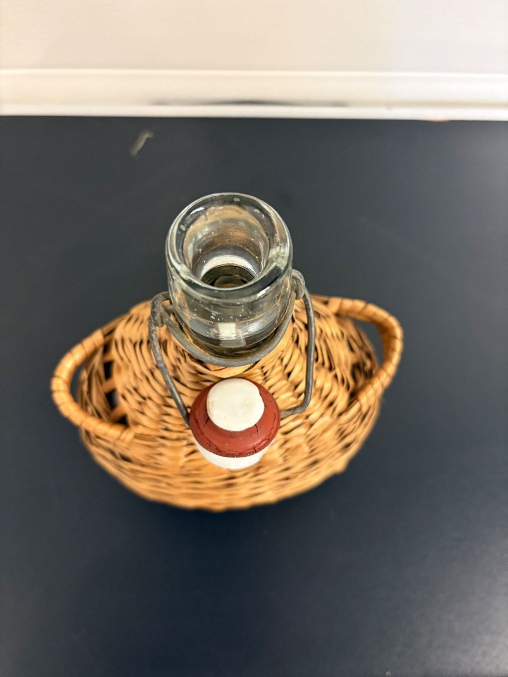 Flaschen: Flasche mit Geflecht Bügelverschluss – Gebraucht aus Wiesendangen von plus-minus 5