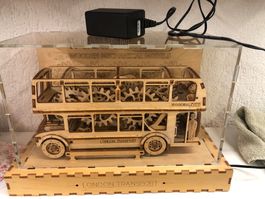 Fertigmodell Londonbus Holz unter Plexihaube 30 x 20 x 15 cm