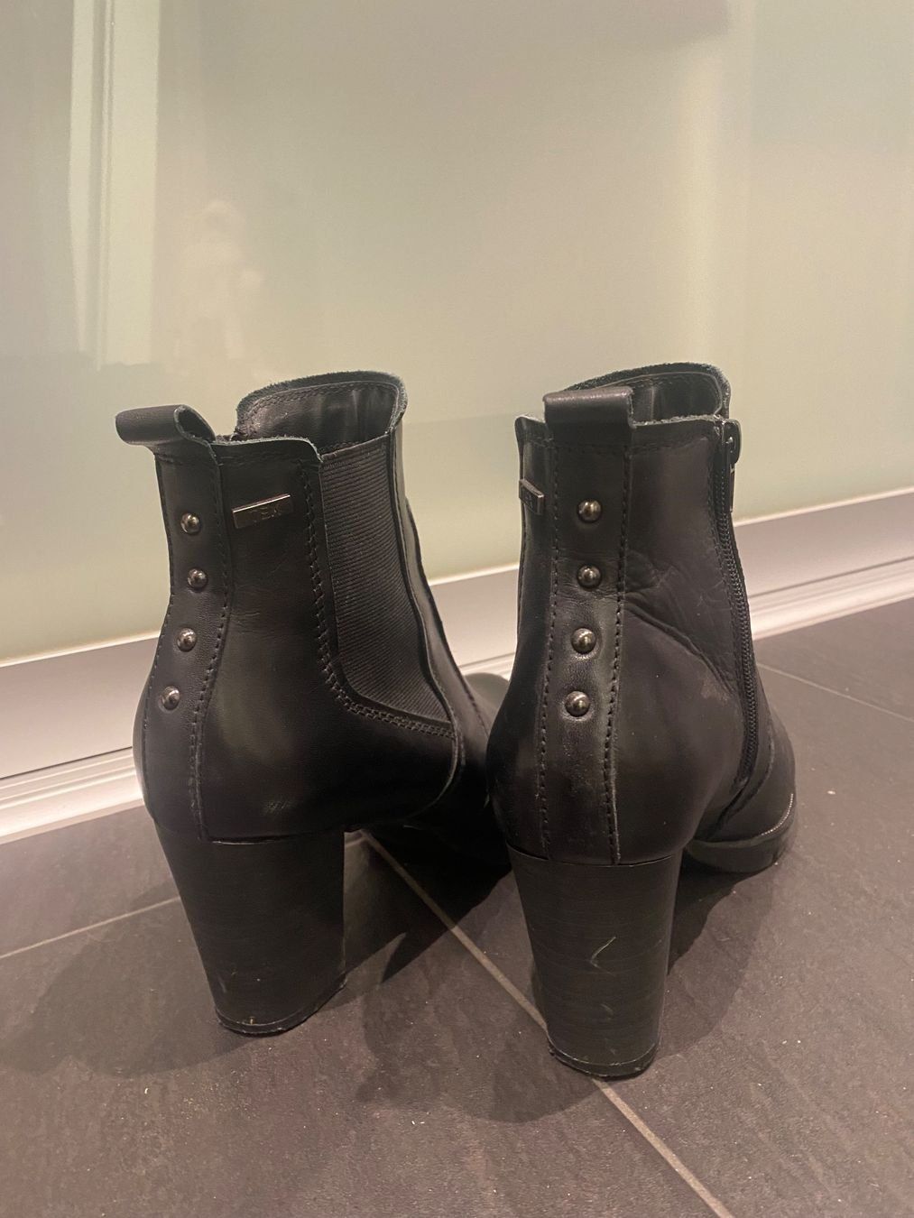 Scarpe da donna: Gr. 39 Damen Stiefeletten schwarz – Usato da Sutz venduto da Dalilea 3