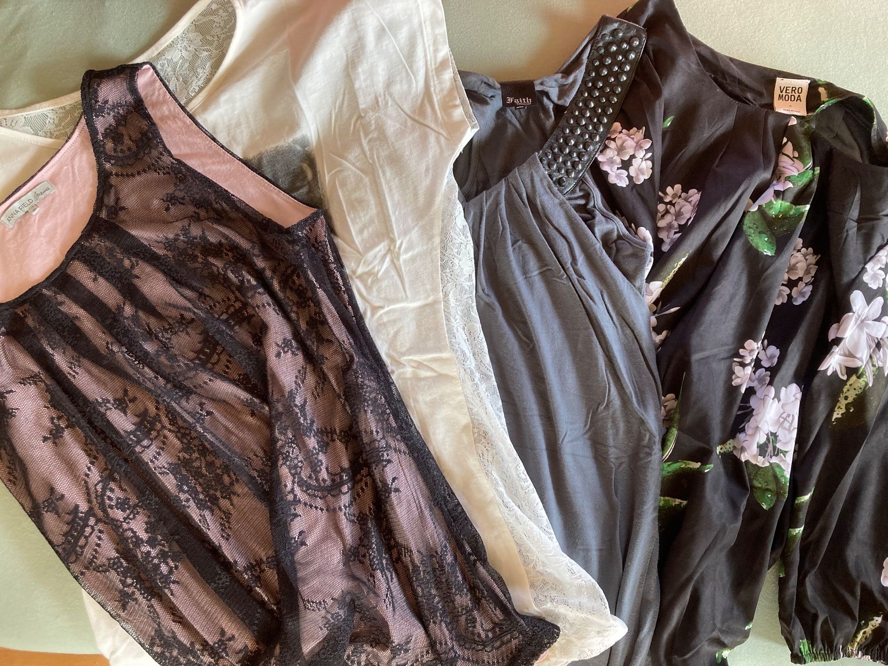 Lots de vêtements: SS-Oberteile (M-L) – D'occasion à Soglio par 111Luna111