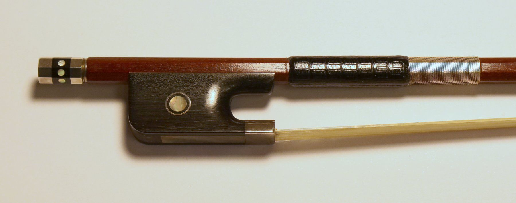 Höfner Strumenti musicali: Makelloser, solider, ca. 50-jähriger KARL HÖFNER Cellobogen – Usato da St.Gallen venduto da Clu 2