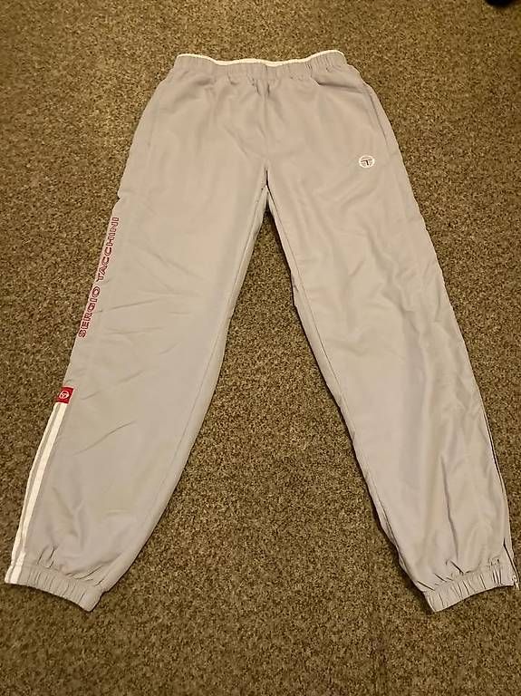 Pantalons: Bas de survêtement Sergio Tacchini gris – D'occasion à Genève par Gregzy