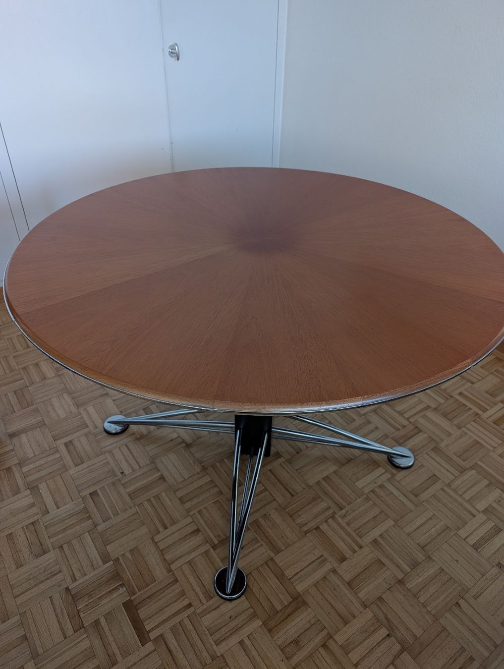 Tavoli: Hochwertiger Runder Esstisch, Durchmesser 120cm – Usato da Urdorf venduto da Andrew_05 1
