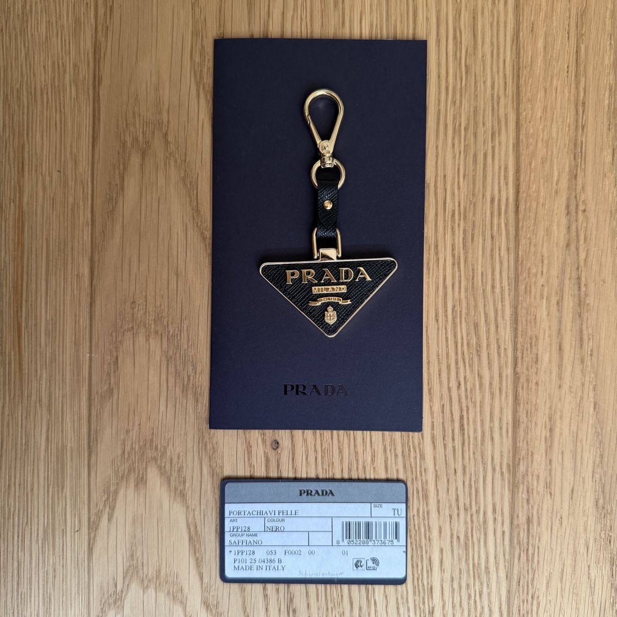 Prada Portachiavi: Prada Schlüsselanhänger Saffiano Nero – Usato da Cham venduto da nad_z2js