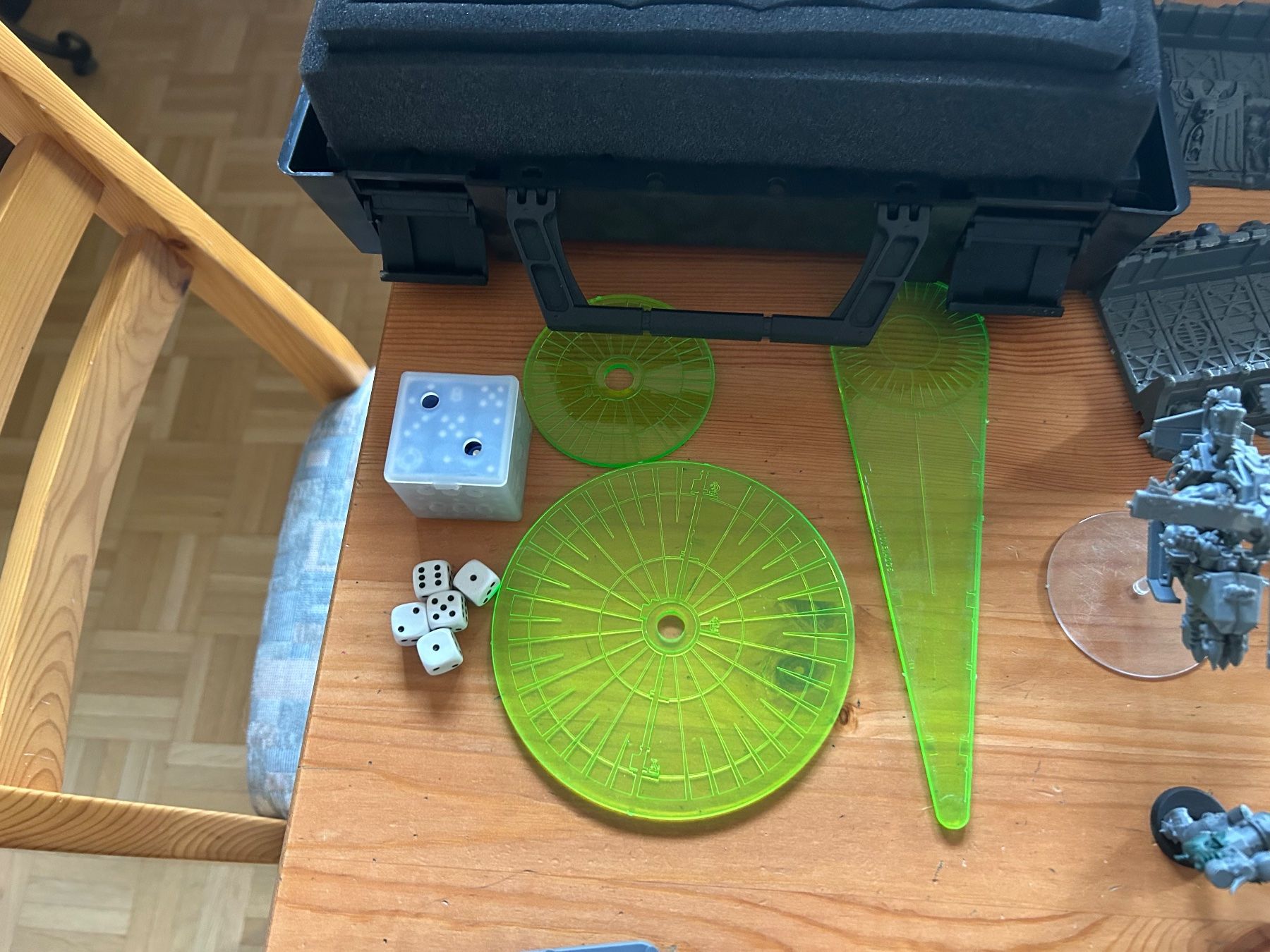 Kit di modellismo & Modellini statici: Warhammer 40k Sammlung, inklusive Transportbox – Usato da Basel venduto da max_dxb7 6