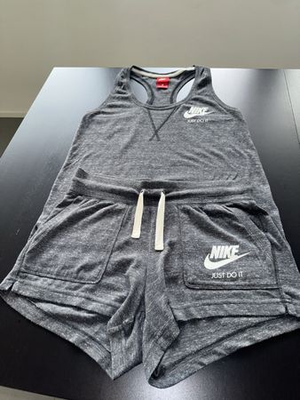 Nike Set Top und Shorts Grau Gr. S