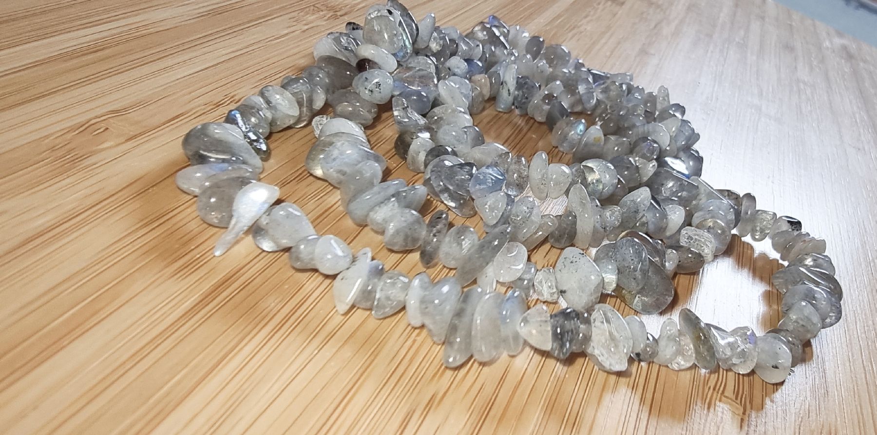Minerali & Pietre curative: Labradorit Splitter 3-12mm. Strang 80cm – Nuovo e nell'imballaggio originale da Menziken venduto da Mirager 1