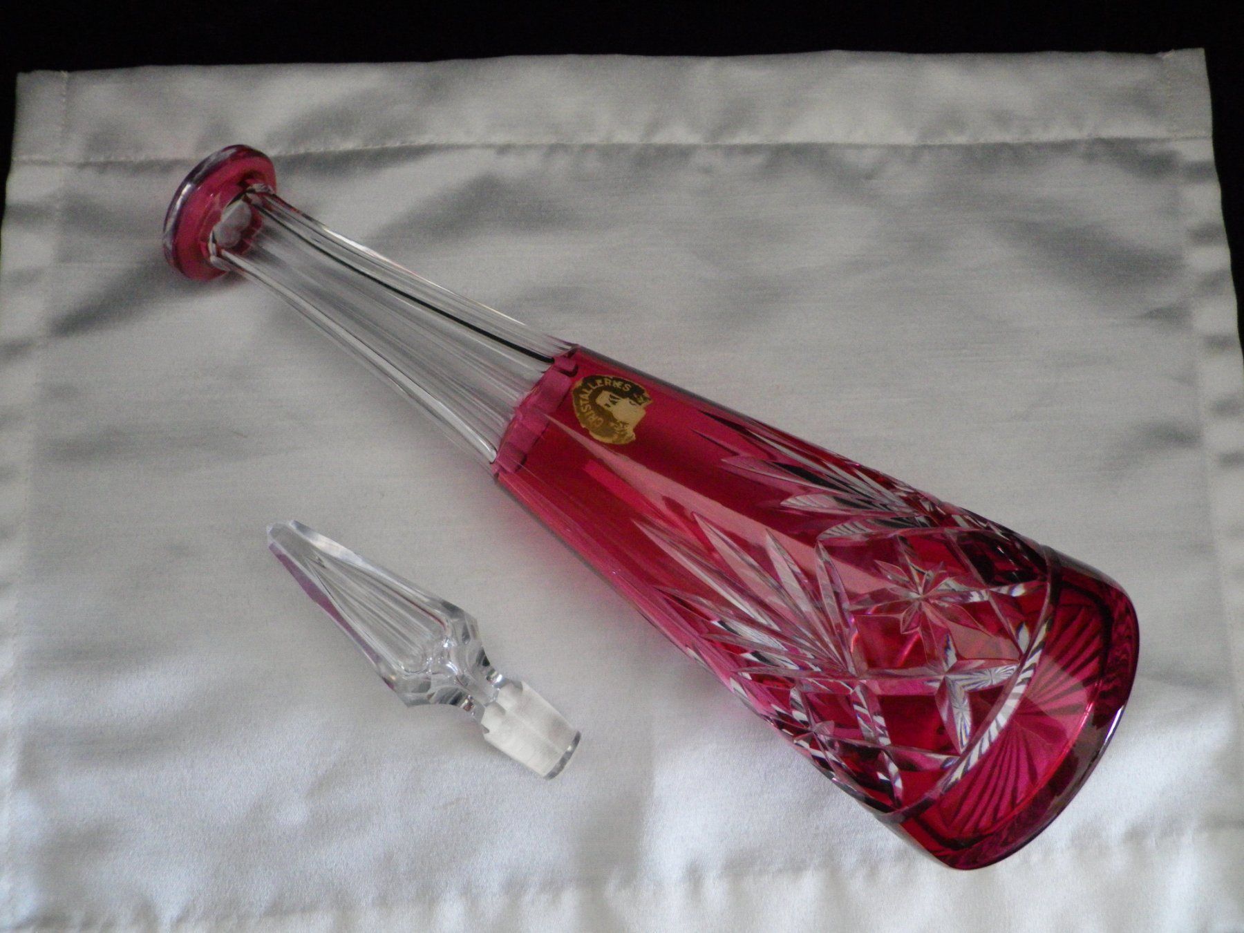 Karaffen: Antike Überfang-Kristallglas Flasche – Gebraucht aus Reinach BL von Annodomini 1