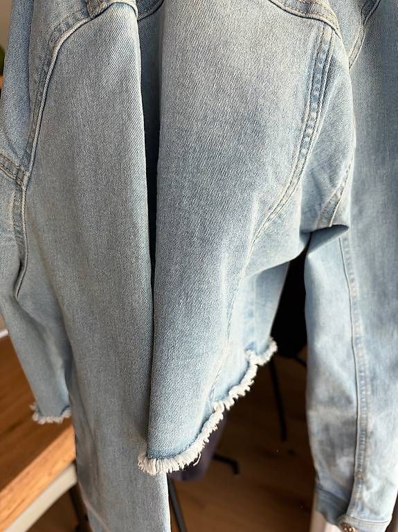 Only Vestes: Jeansjacke only M – D'occasion à Zezikon par male81 2