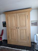 Massiver Kiefer-Schrank Landhausstil
