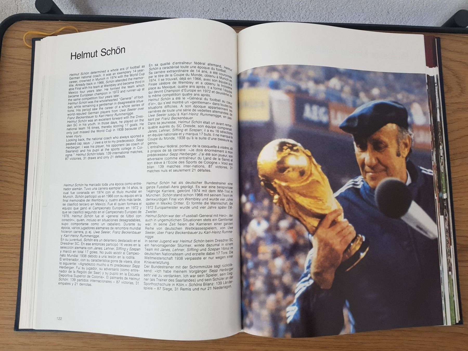 Bücher: Buch FIFA 1904 - 1984 – Gebraucht aus Nürensdorf von  9