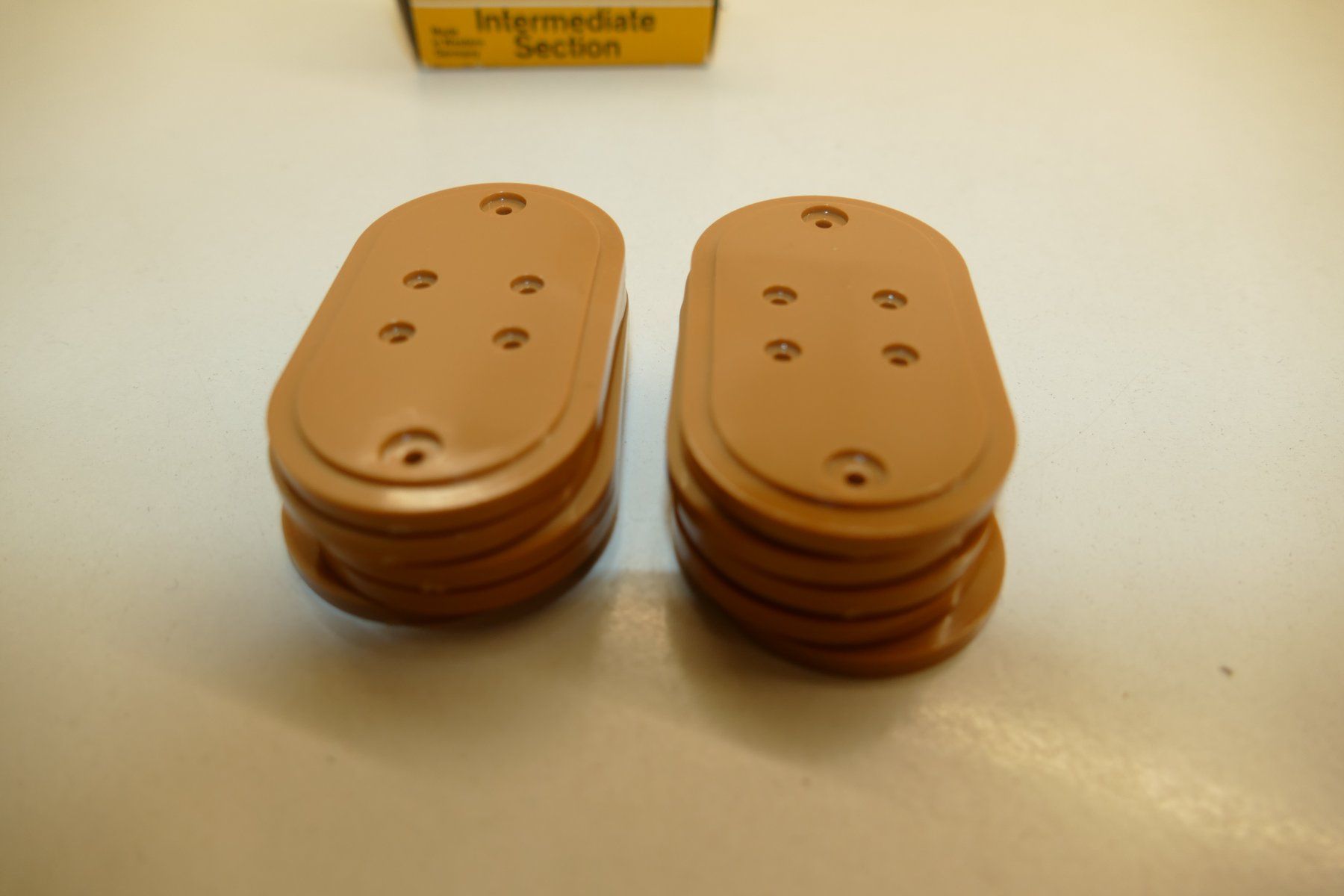 Märklin Modellini di ferrovie: Märklin H0: 10x Unterlegplatte – Nuovo (secondo la descrizione) da Niederhasli venduto da rail-duerst 1