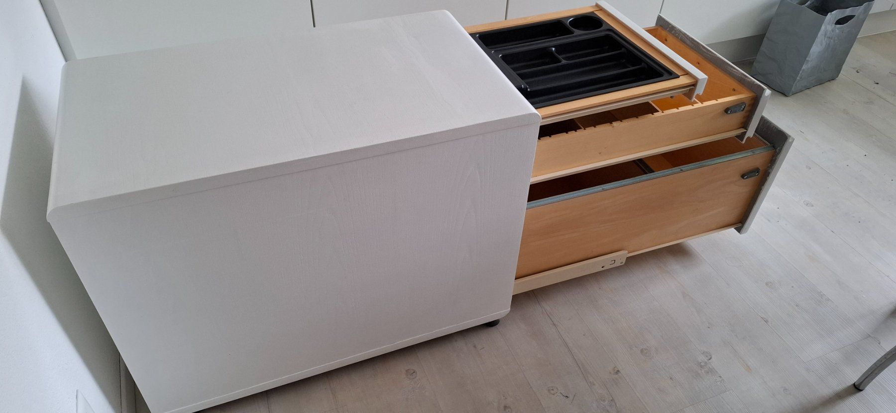 Korpus: Rollcontainer Vollholz, weiss, sehr stabil – Gebraucht aus Rudolfstetten von Bubu25 2