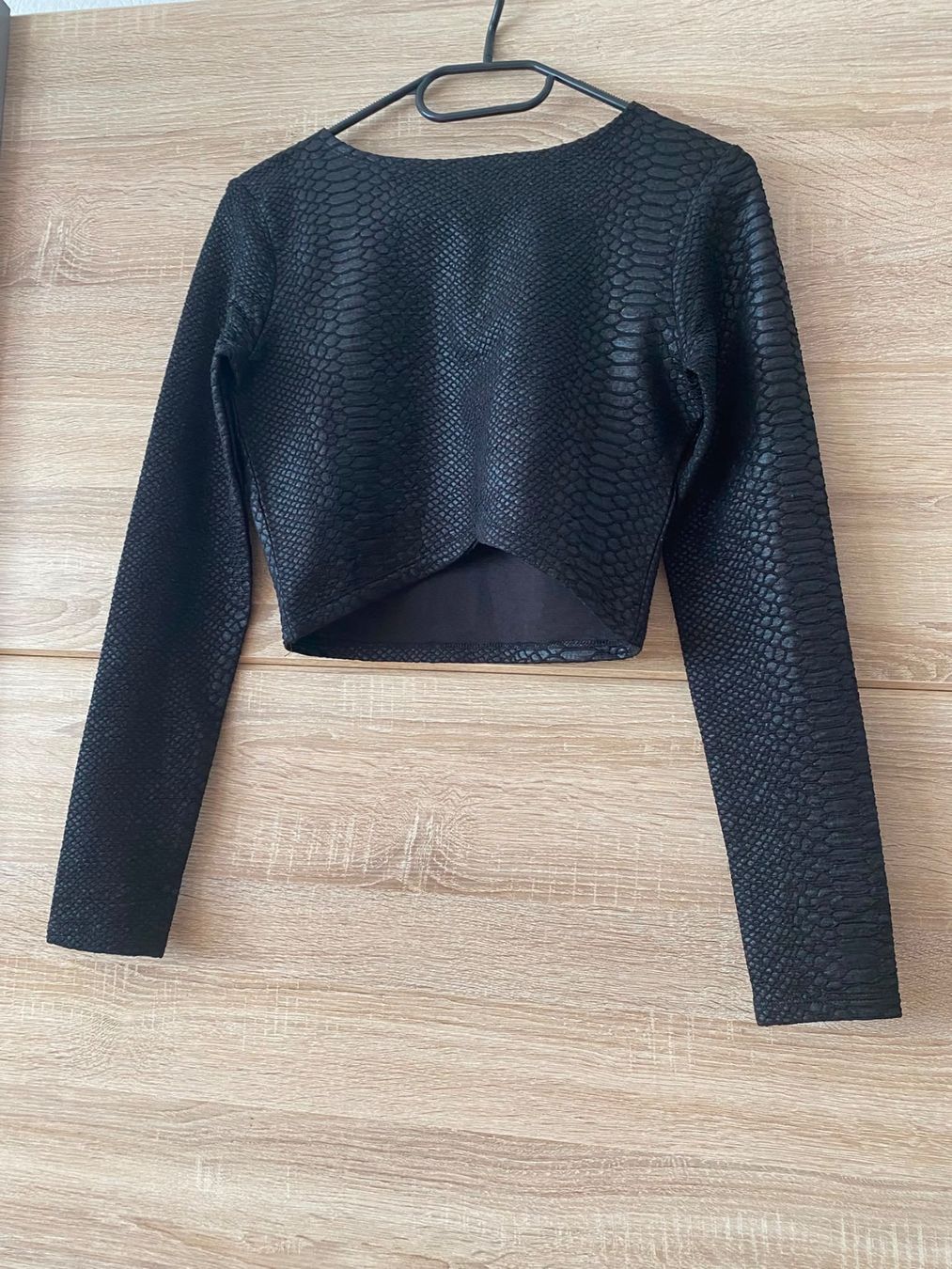 Tops: Crop top noir manches longues – Gebraucht aus Montreux von Izapechee 2