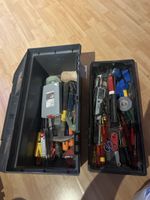 Werkzeugkasten mit Werkzeugen und Bohrer-Set