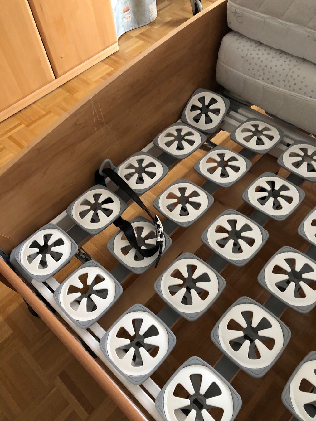 Letti: Doppelbett mit Nachttischchen Holz – Usato da Erlen venduto da astra2013 1