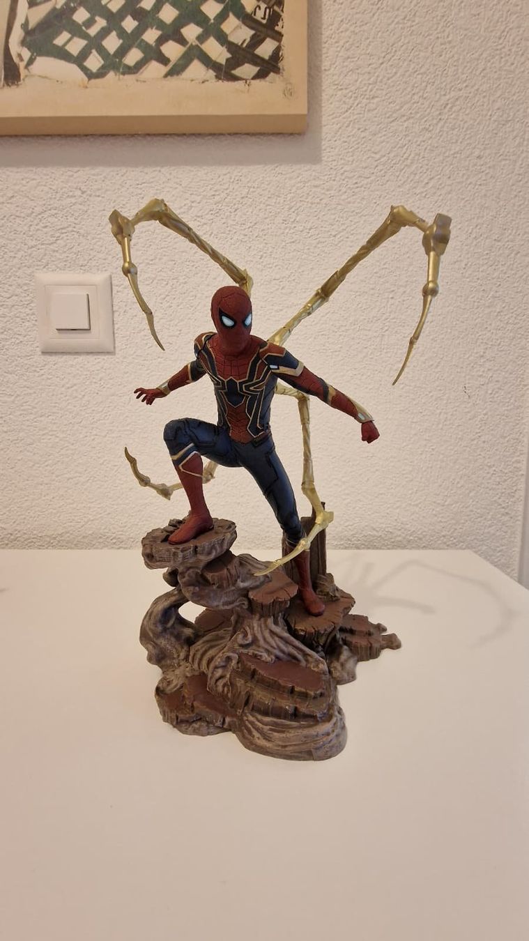 Marvel Statuette: Marvel Infinity War - Spider Man - Mit OVP! – Usato da Rümlang venduto da VictorGM 3