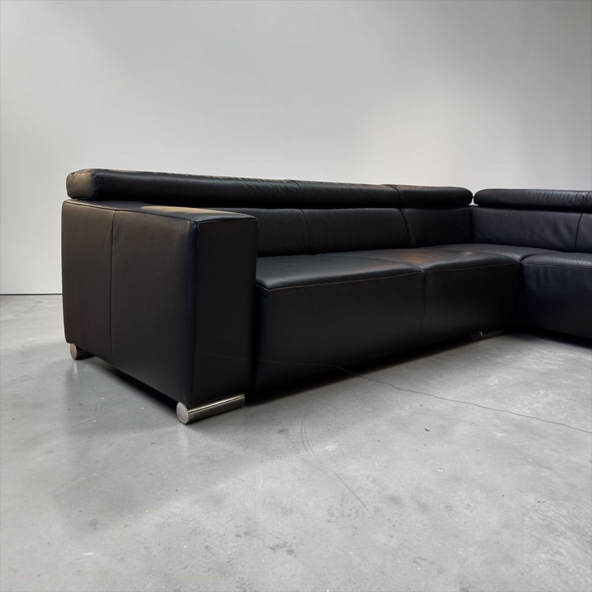 Divani: Ultsch Polstermöbel Ecksofa, schwarzes Rindsleder – Usato da Fehraltorf venduto da Sofalab.swiss 3
