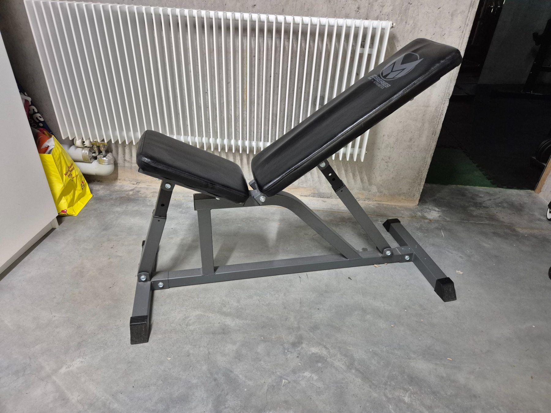Hometrainer: Hantelbank Multi Schrägbank E-Series – Gebraucht aus Maienfeld von janxd01 3