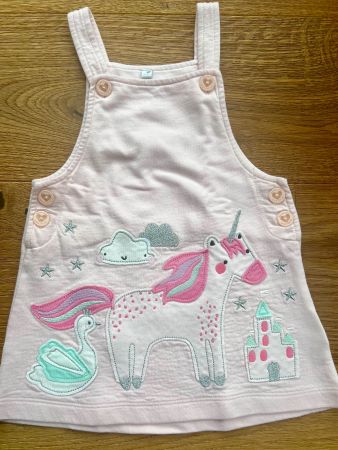 🦄🌸 Mädchen-Latzkleid mit Einhorn – Gr. 74
