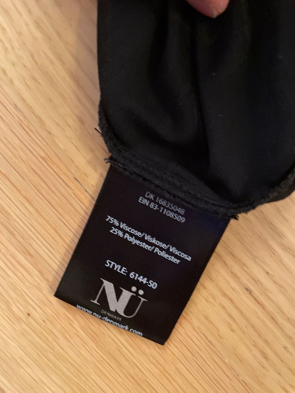 T-shirt: Tshirt Nü S – Usato da Basel venduto da pilzliii 4