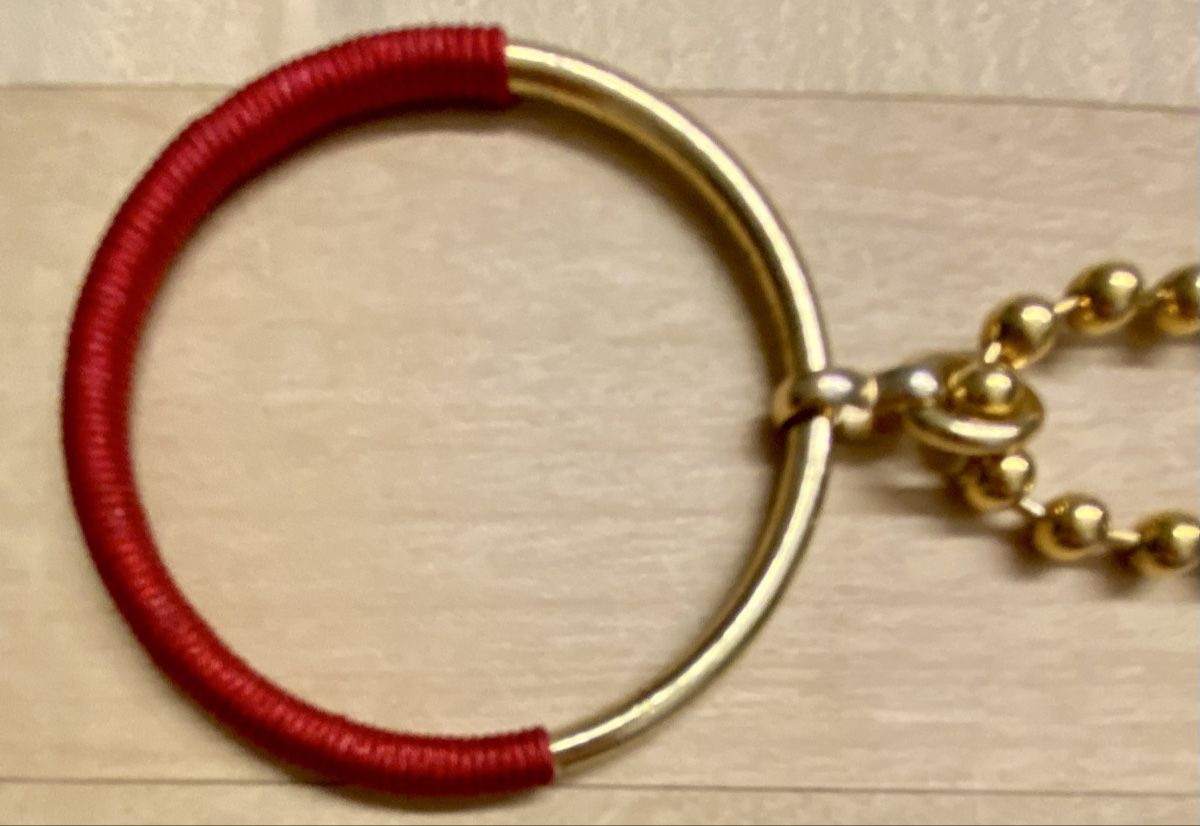 Catenine: Goldfarbene Kette mit Anhänger, Statementkette, rot, Gold – Usato da Lyss venduto da Sibella56 1