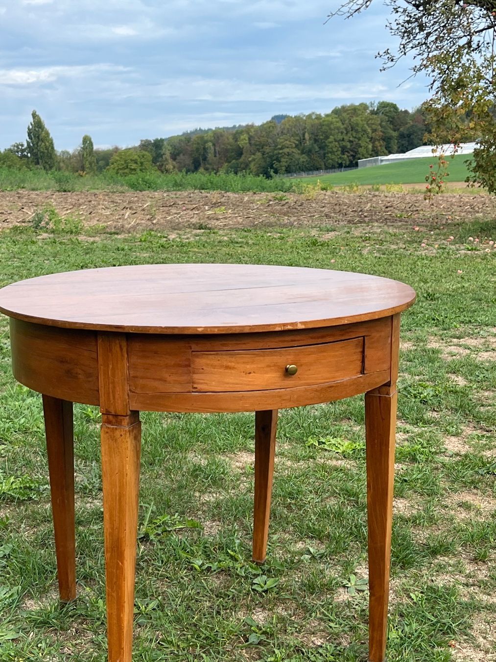 Tische: Tisch Rund mit Schublade – Gebraucht aus Allmendingen b. BE von juair 1