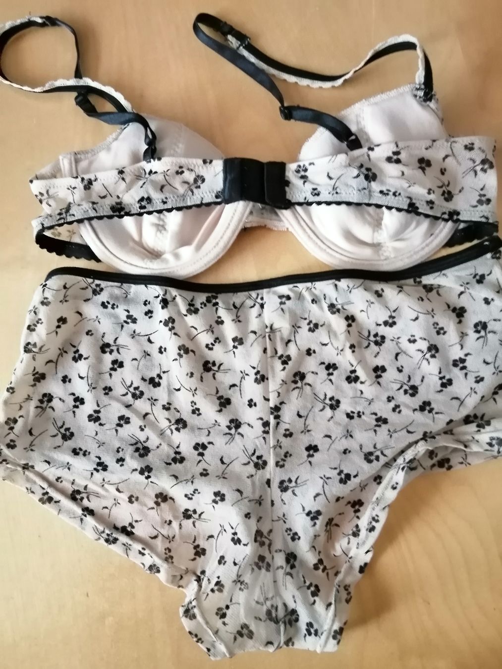 Altra biancheria intima: Lingerie Set A75/L mit Blumenmuster – Usato da Honau venduto da holunder3 1