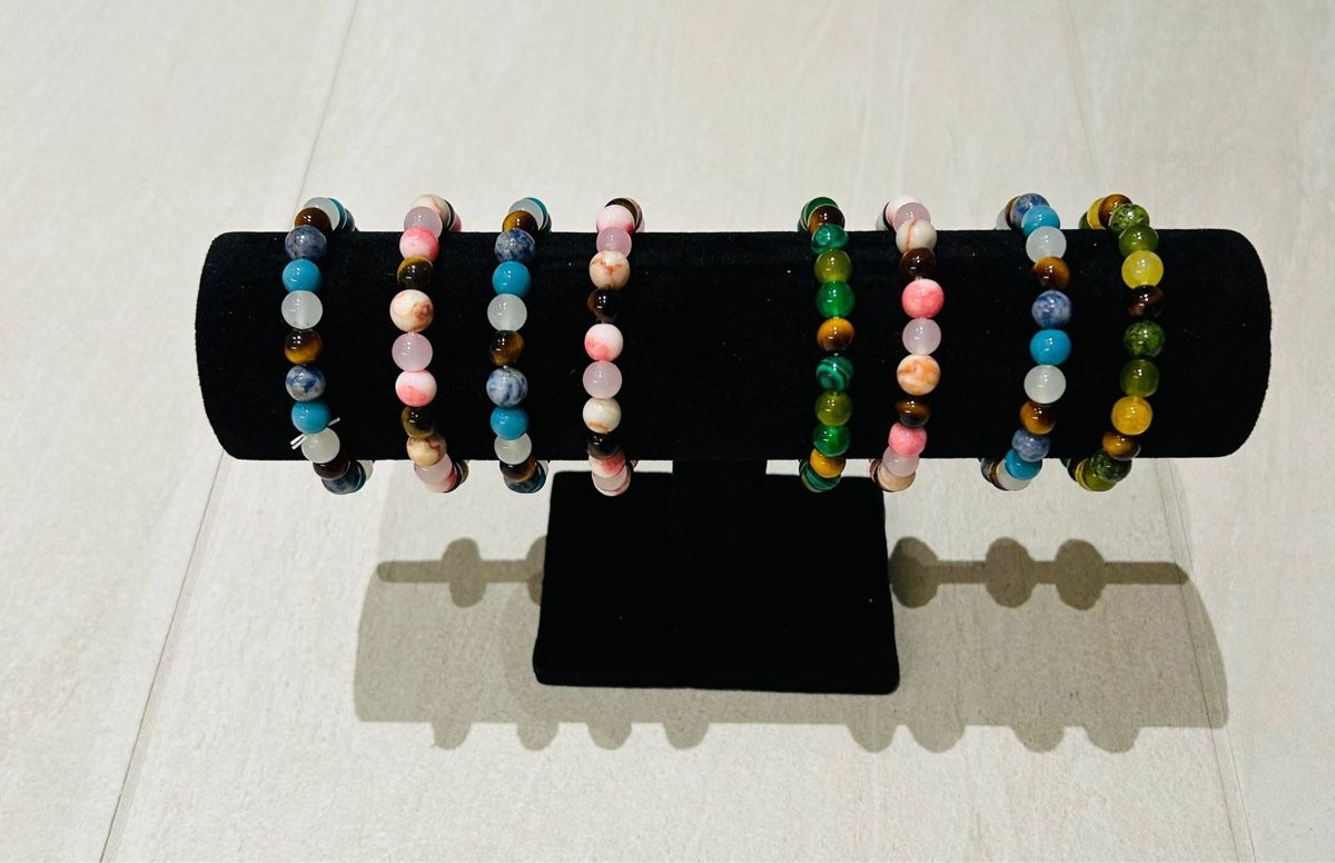 Bracciali & Braccialetti: Bunte Naturstein-Armbänder – elastisch, bequem – Nuovo e nell'imballaggio originale da Winterthur venduto da Box4Fun