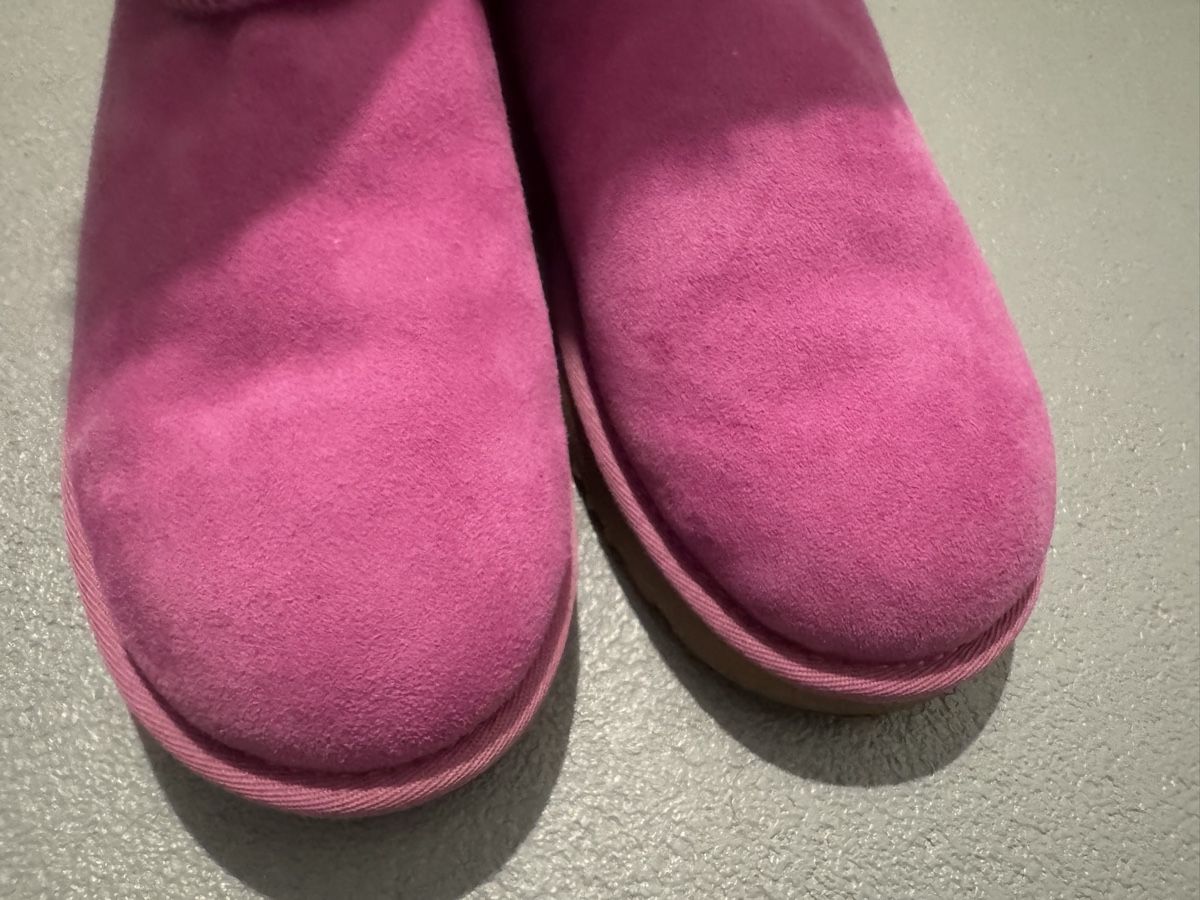 Ugg Scarpe da uomo: Pinke Ugg Boots mit Schleife – Nuovo (secondo la descrizione) da Luzern venduto da wet_7bm6 5