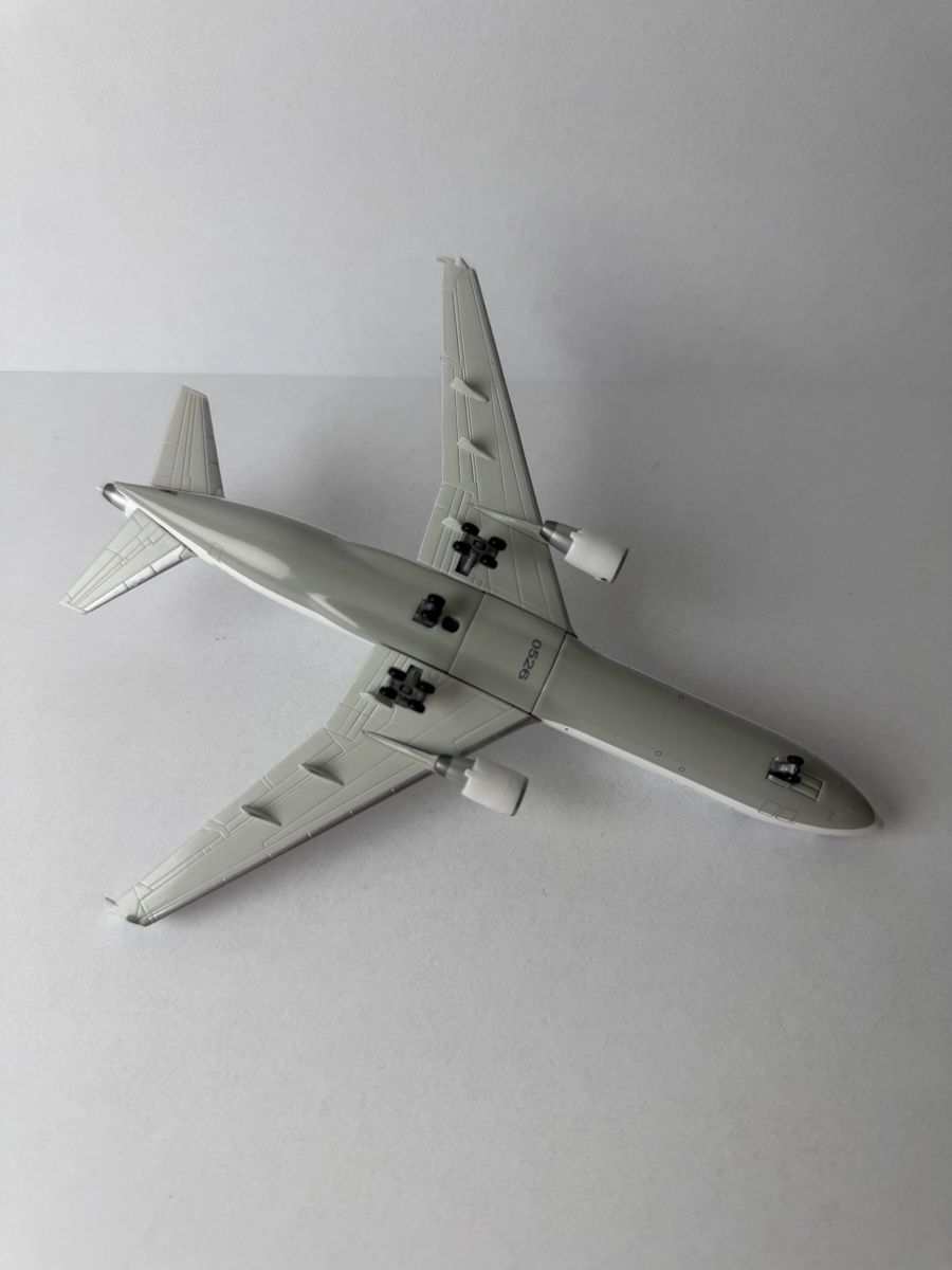 McDonnell Douglas Kit di modellismo & Modellini statici: World Airways MD-11F 1:400 – Usato da Kloten venduto da Bruchpilot747 2